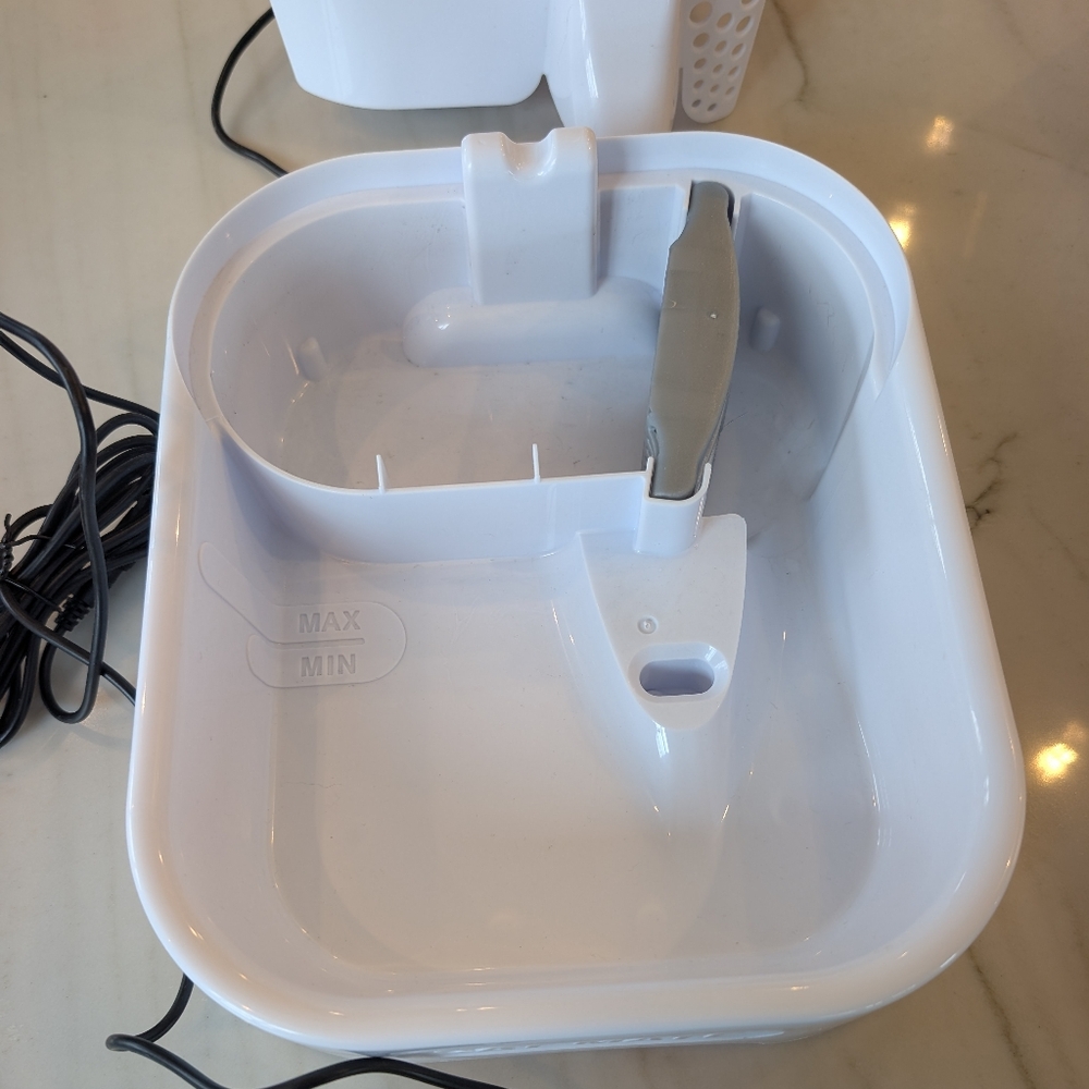 Closer Pets Automatic Plastic Pet Water Feeder And Filters - Picture 3 of 5